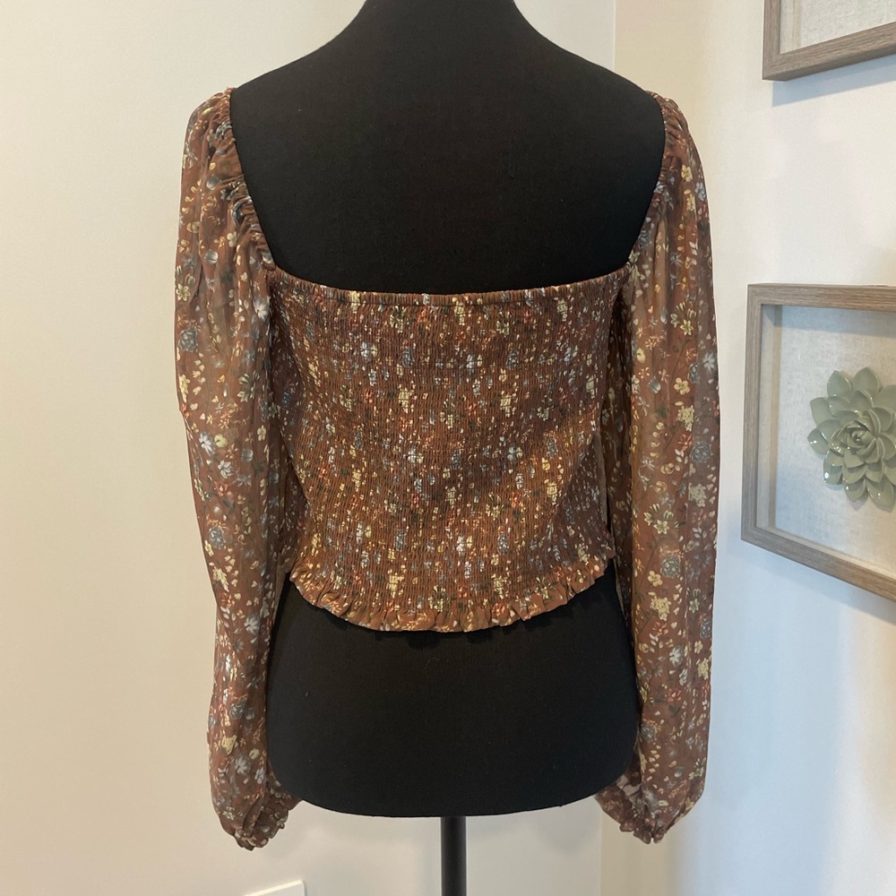 Aritzia Wilfred Saga Brown Floral Smocked Long Sheer Sleeve Crop Top NWT! - Picture 4 of 11